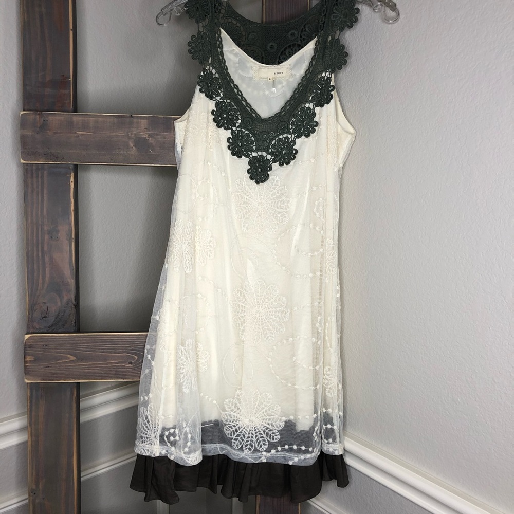 Dress with lace detail